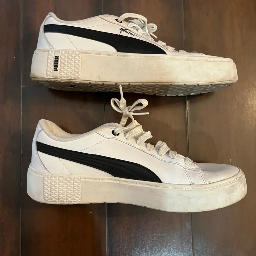 Puma White Low-Top Sneakers with Black Classic Stripe and Platform Size 8.5